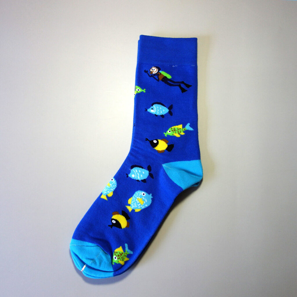 Custom nature socks with various fishes and a diver on the sock tube. Base color: dark blue. Secondary colors: light blue, yellow, black, pink.